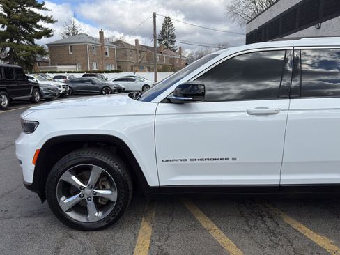 Used 2021 Jeep Grand Cherokee L Limited w/ Luxury Tech Group II image 2