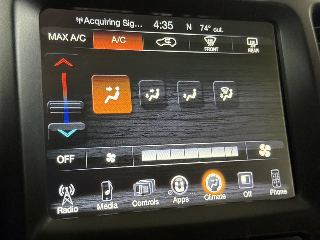 Used 2017 Jeep Cherokee Latitude w/ Comfort & Sound Group AWD/4WD image 16