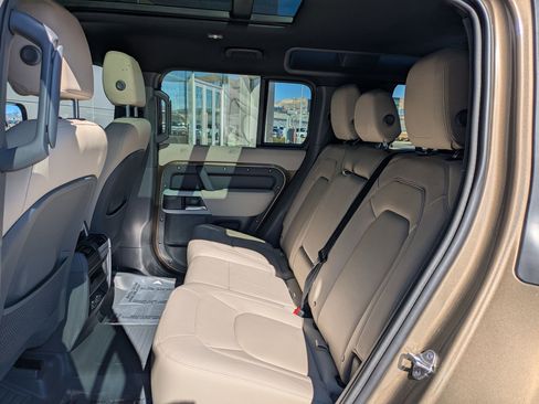 Certified 2023 Land Rover Defender 110 SE image 26