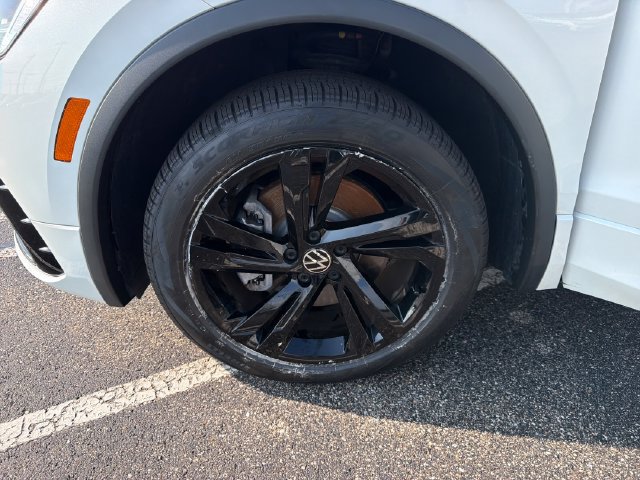 Certified 2024 Volkswagen Tiguan SE R-Line AWD/4WD image 14