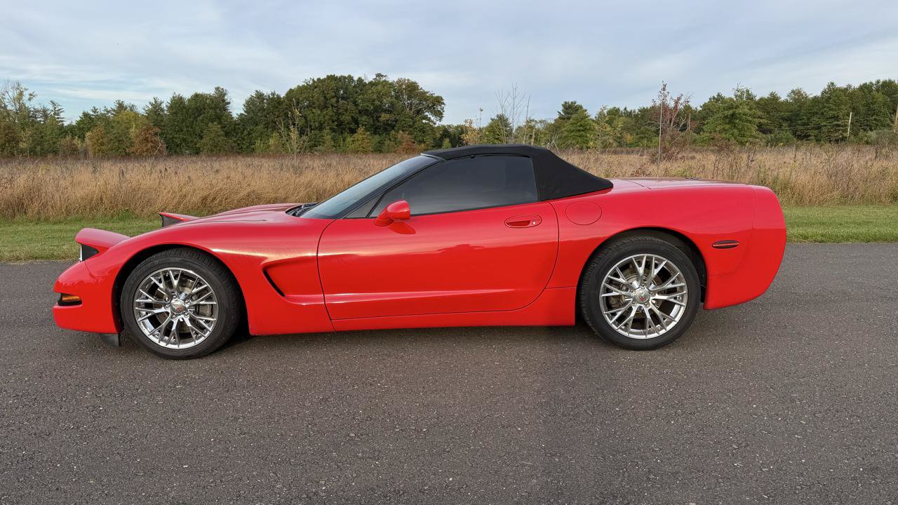 Used 2001 Chevrolet Corvette Convertible w/ Preferred Equipment Group1 RWD image 20