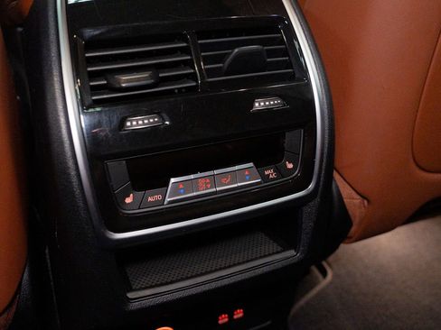 Used 2023 BMW X7 M60i image 31