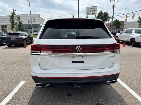 Used 2025 Volkswagen Atlas SE AWD/4WD image 4