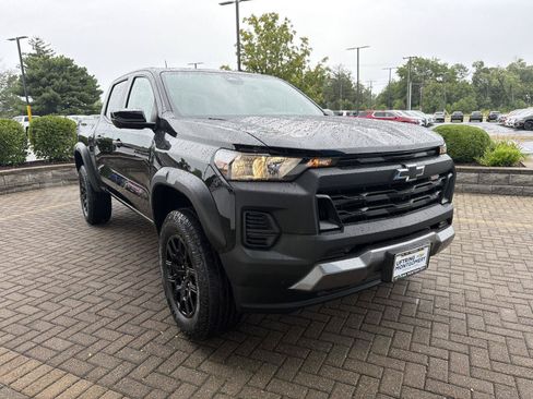 Used 2024 Chevrolet Colorado Trail Boss w/ Technology Package AWD/4WD image 7