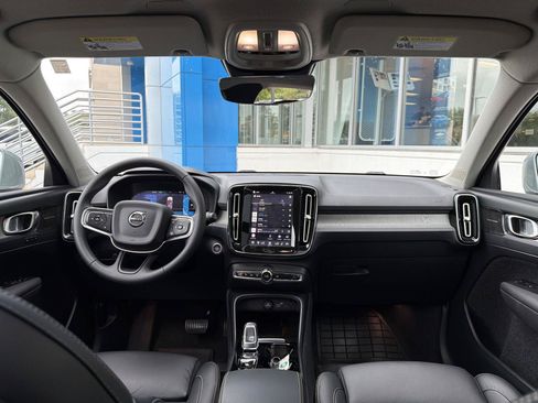 Used 2024 Volvo XC40 B5 Ultimate w/ Protection Package Premier AWD/4WD image 24