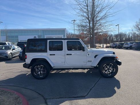 Used 2024 Jeep Wrangler Unlimited image 8