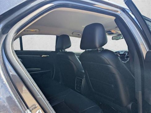 Used 2022 Chrysler 300 Touring L w/ Comfort Group RWD image 14