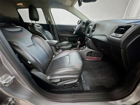 Used 2019 Jeep Compass Trailhawk w/ Leather Interior Group AWD/4WD image 30