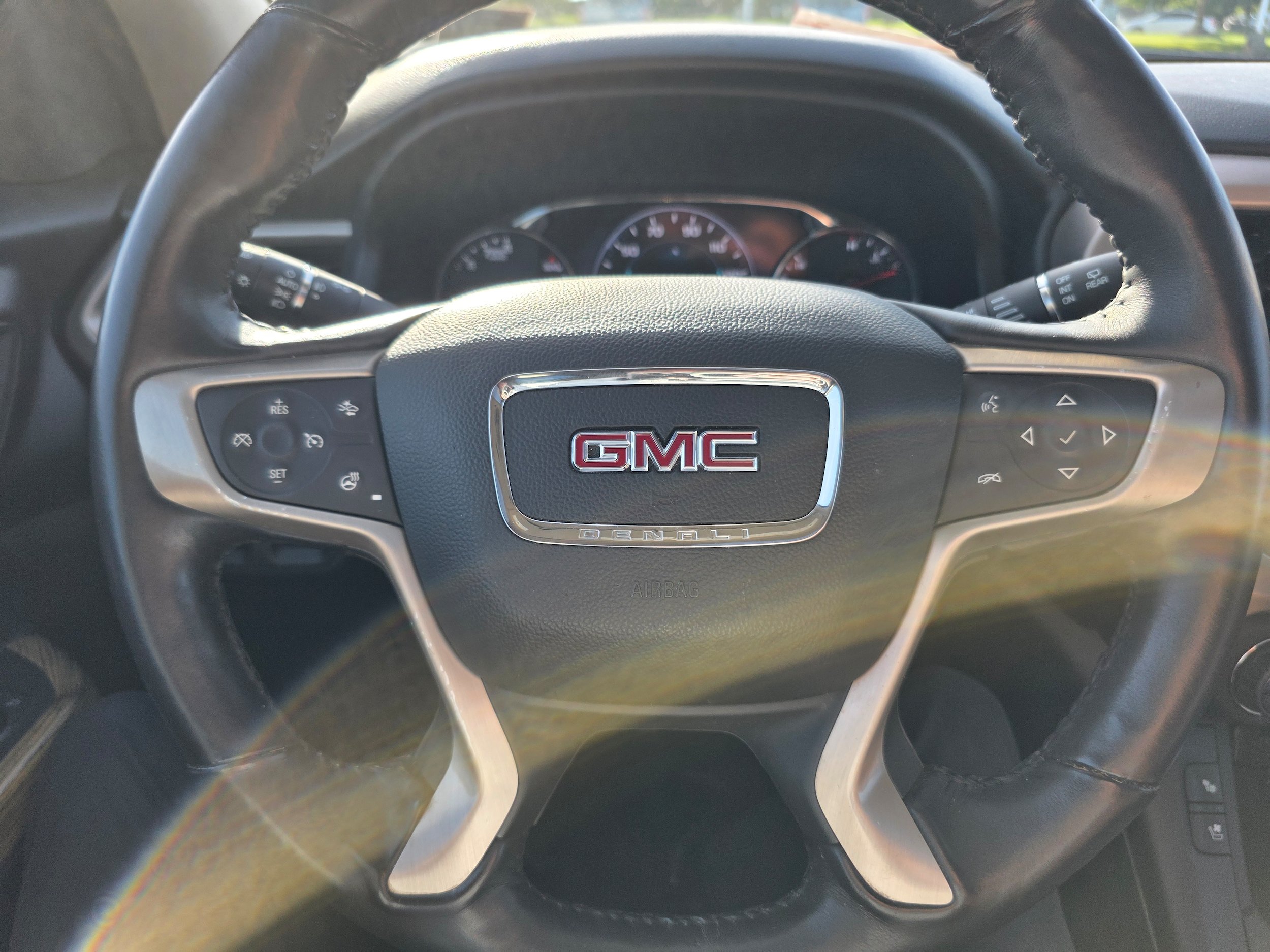 Used 2017 GMC Acadia Denali w/ Technology Package AWD/4WD image 15