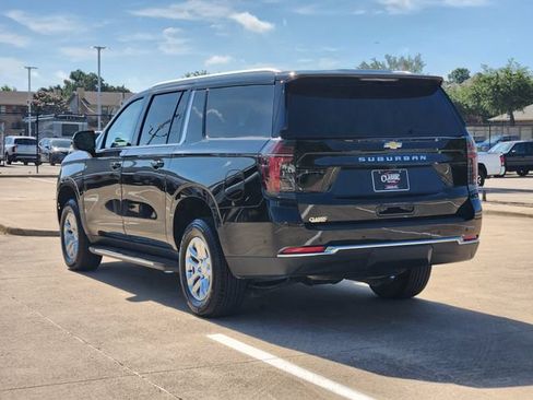 Used 2025 Chevrolet Suburban LS RWD image 3