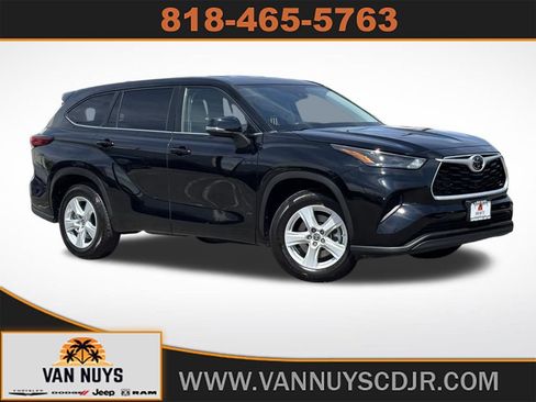 Used 2023 Toyota Highlander L FWD image 1