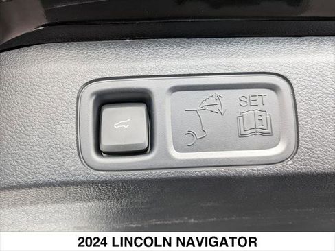 Used 2024 Lincoln Navigator Reserve image 31