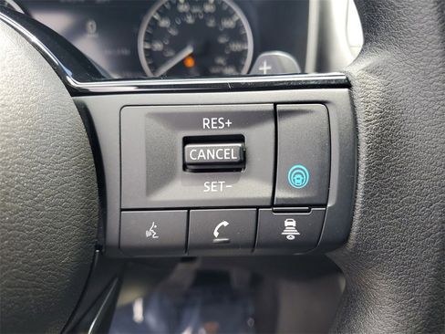 Used 2023 Nissan Rogue SV image 12