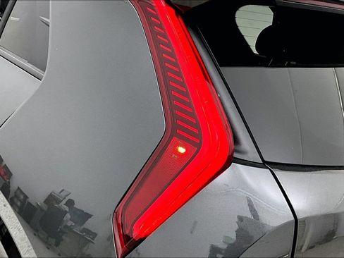 Used 2025 Kia Niro Wind w/ Wind Preserve Package image 38