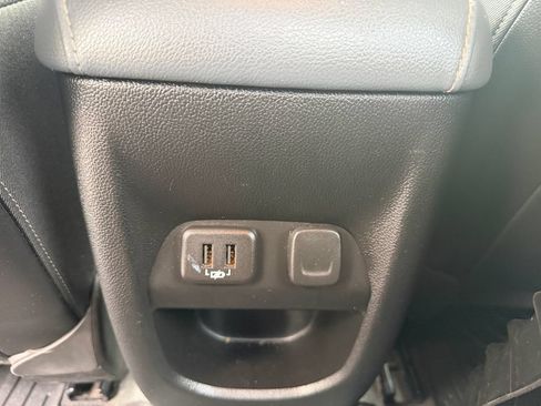 Used 2021 Chevrolet Colorado Z71 w/ Safety Package AWD/4WD image 11