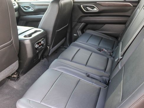 Used 2021 Chevrolet Suburban LT image 19