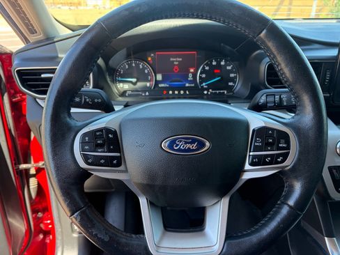 Used 2022 Ford Explorer XLT w/ Equipment Group 202A RWD image 13