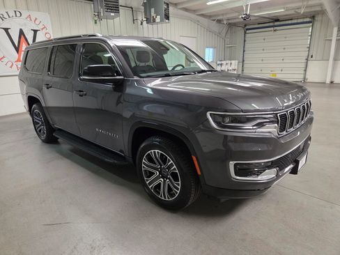 Used 2025 Jeep Wagoneer L Series II w/ 8-pass Seating Package AWD/4WD image 10