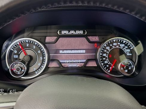 Used 2022 RAM 1500 Laramie AWD/4WD image 12