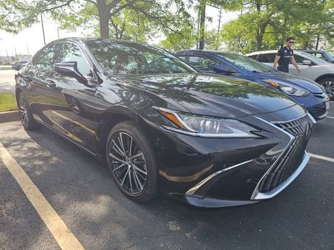 Used 2024 Lexus ES 350 w/ Premium Package FWD image 2