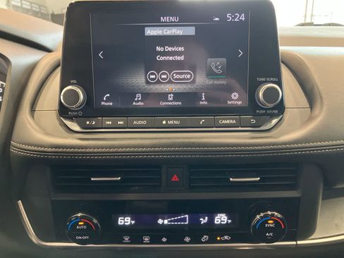 Used 2024 Nissan Rogue SV image 17