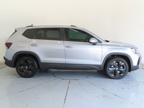 New 2026 Volkswagen Taos SE FWD image 2