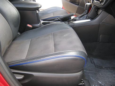 Used 2018 Toyota Corolla SE w/ SE Premium Package FWD image 9