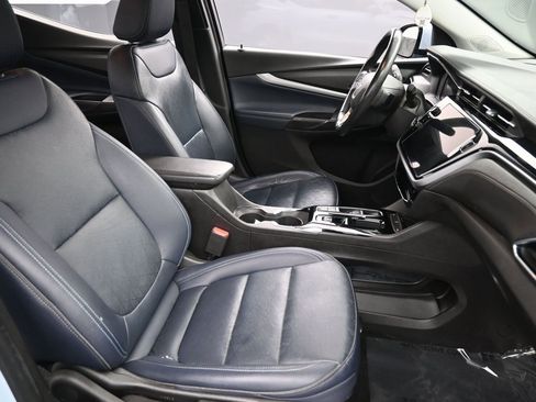 Used 2022 Chevrolet Bolt EUV LT w/ Convenience Package image 35