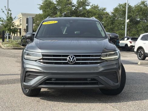 Used 2023 Volkswagen Tiguan SE w/ Panoramic Sunroof Package FWD image 28
