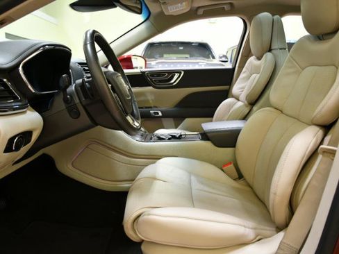 Used 2019 Lincoln Continental Select w/ Continental Climate Package image 20