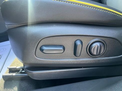 Used 2025 Chevrolet TrailBlazer ACTIV w/ Driver Confidence Package image 19