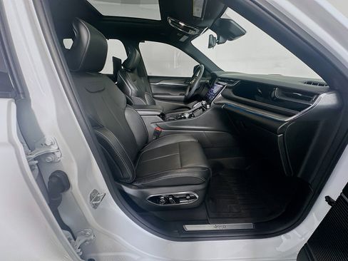 Used 2023 Jeep Grand Cherokee Overland w/ Advanced Protech Group III image 34