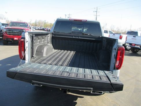 Used 2024 GMC Sierra 1500 AT4 w/ AT4 Premium Package image 8