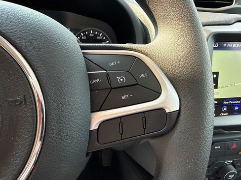 Used 2023 Jeep Renegade Latitude w/ Sun/Sound Group AWD/4WD image 25