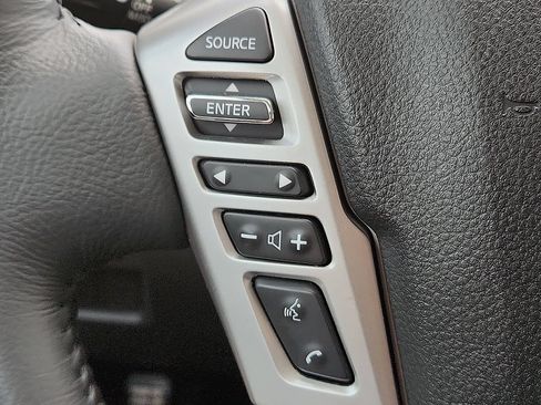 Used 2024 Nissan Titan SV w/ SV Convenience Package AWD/4WD image 20