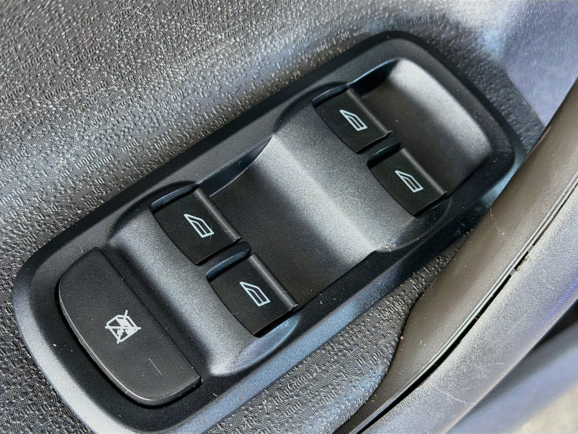 Used 2015 Ford Fiesta Titanium FWD image 15