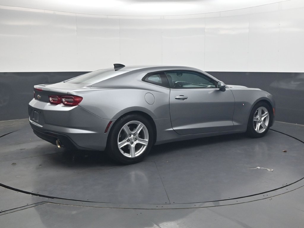 Used 2023 Chevrolet Camaro LT RWD image 4