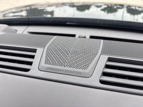 Used 2025 Land Rover Range Rover Long Wheelbase Autobiography image 24