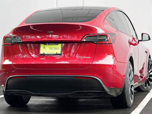 Used 2022 Tesla Model Y Performance AWD/4WD image 4