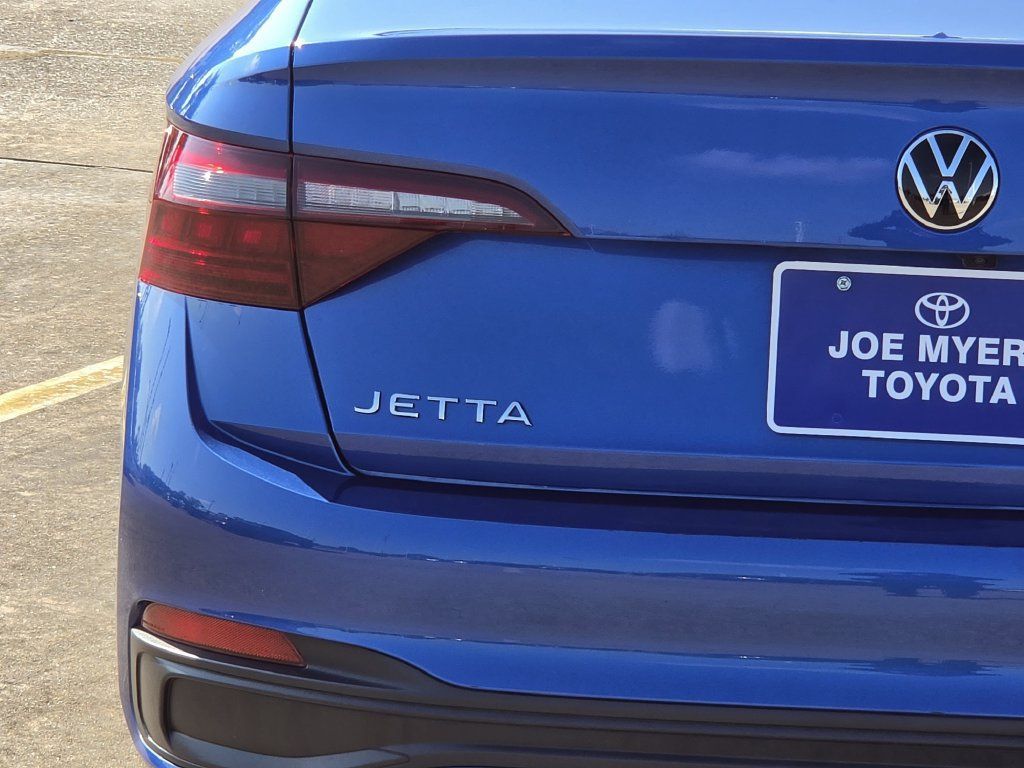 Used 2024 Volkswagen Jetta SE FWD image 10