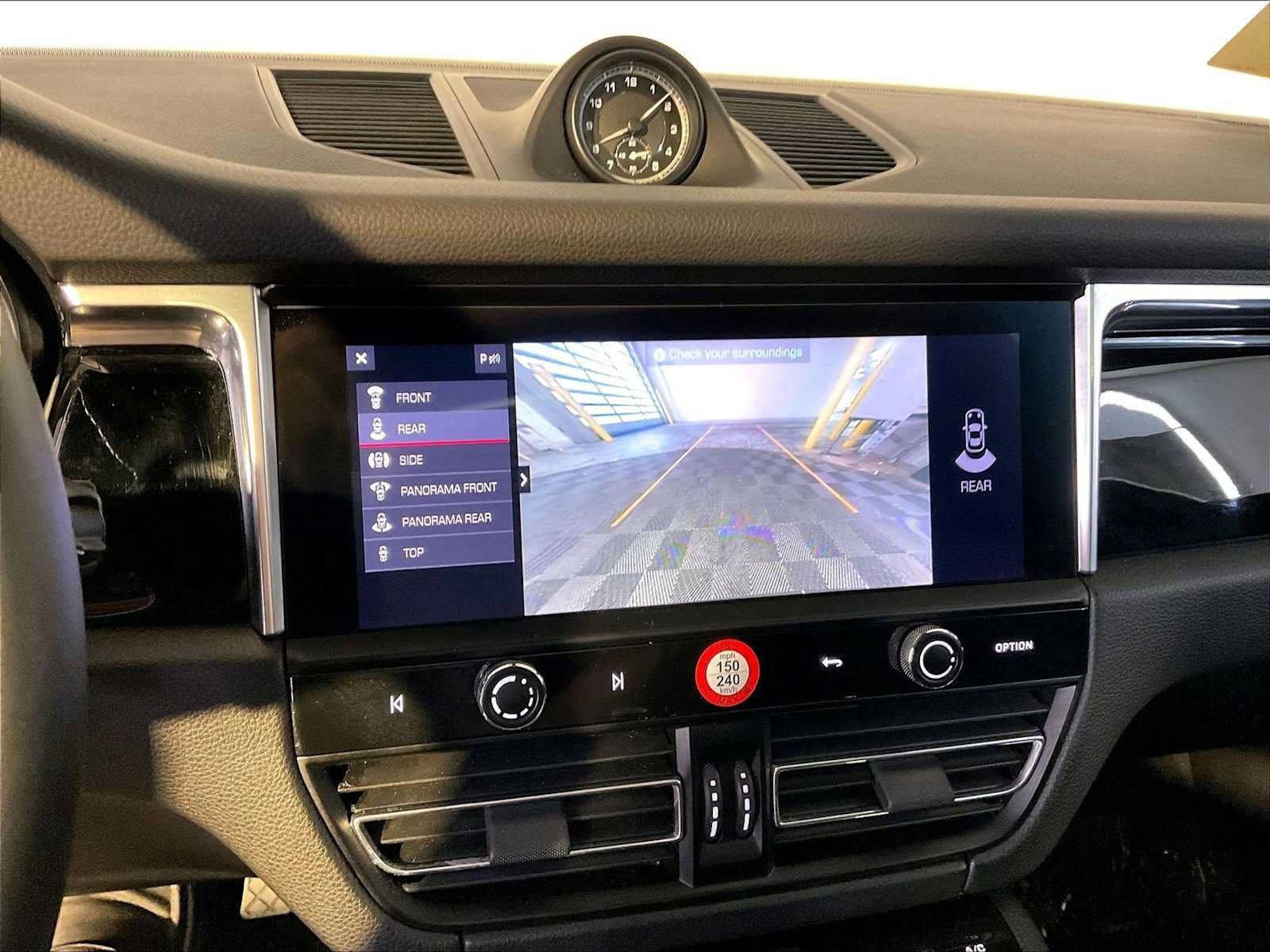 Certified 2023 Porsche Macan AWD/4WD image 31