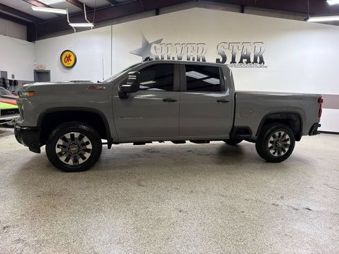Used 2024 Chevrolet Silverado 2500 Custom w/ Custom Value Package AWD/4WD image 2