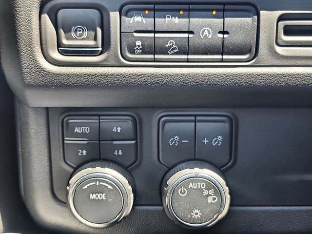Used 2023 Chevrolet Tahoe Premier AWD/4WD image 17