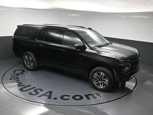 Used 2025 Chevrolet Suburban Z71 AWD/4WD image 32