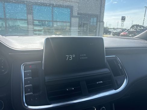 Used 2023 Chevrolet Suburban Premier image 13