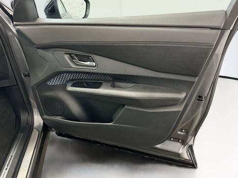 Used 2024 Nissan Ariya AWD image 33