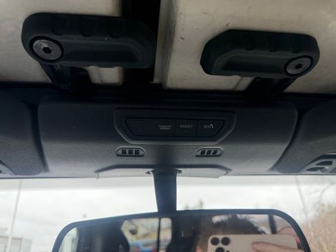 Used 2022 Jeep Gladiator Willys image 25