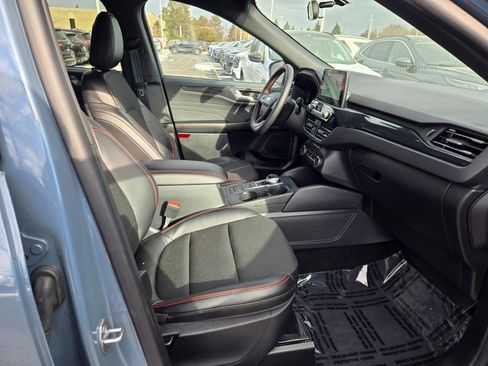 Certified 2025 Ford Escape ST-Line image 5