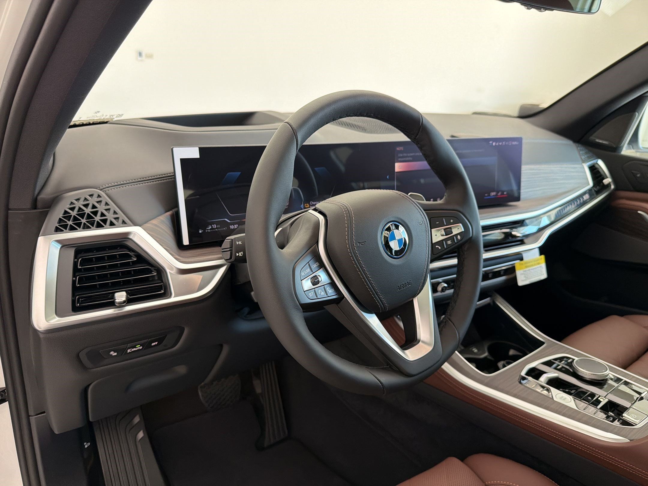 New 2026 BMW X5 xDrive50e w/ Climate Comfort Package AWD/4WD image 4