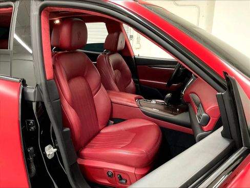 Used 2017 Maserati Levante w/ Luxury Package AWD/4WD image 12